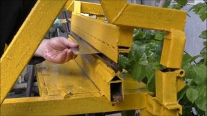 ГАЗ 24-10. 16 часть. Вырезаю и варю лонжерон, пол, короб порога.