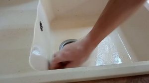 Чистим кухонную раковину из искусственного камня