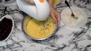 Простой и быстрый Венский пирог с вишней в духовке
