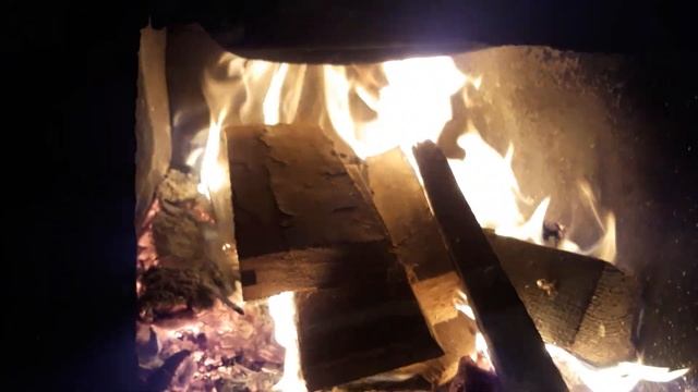 Горит огонь в печи в бане смотреть онлайн