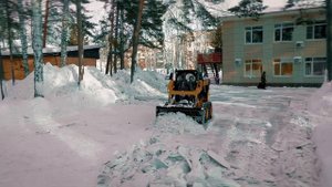 Мини-погрузчик Cat® 232D3 за работой