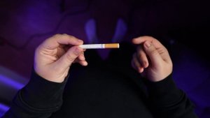 3 фокуса с сигаретой, которые выучит каждый