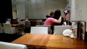 Целующаяся парочка