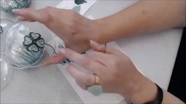 Рисуем траву с клевером на медальоне. Университет Декупажа. Вероники Кисель смотреть онлайн