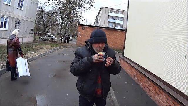 На что готов мужик ради 300 руб \ Выпил 3 банки сгущенки за 2 мин смотреть онлайн