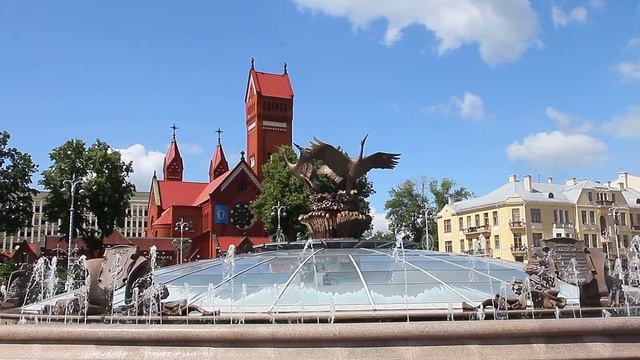 MVI 0147 пл Незав 5  1.07.13 всех 22 по городу по немного