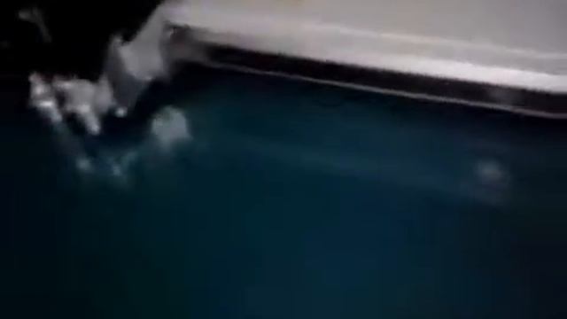 Планшетный режущий плоттер DCZ в процессе резки гофрокартона с виниловой пленкой ПВХ, режущий плотт смотреть онлайн