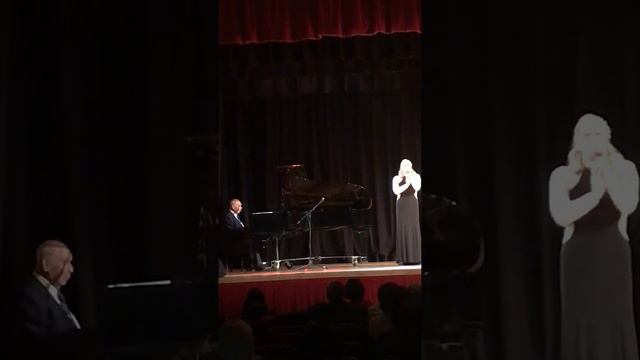 Поёт Мария Алякринская, ф-но Роман Шацев. Твои глаза зелёные смотреть онлайн