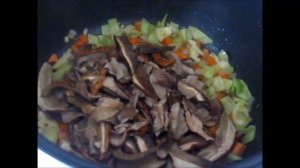 Картофель тушеный с грибами и овощами в мультиварке