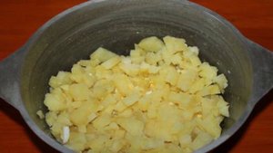 Окрошка с куриным мясом и колбасой