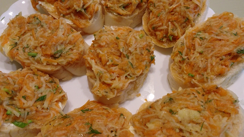 Горячие бутерброды из моркови и картофеля. Элементарная закуска то что надо