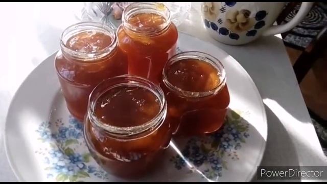 Фарфор и хрусталь с дачи поедут домой. Подскажите, чьё клеймо на фарфоре!!