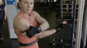 Разгибание рук на трицепс в кроссовере обратным хватом, прямой рукояткой