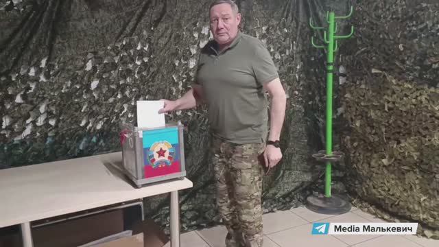 Командир Ленинградского полка отдал свой голос на выборах Президента нашей страны!
