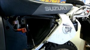 Воздушный фильтр HiFlo для Suzuki Djebel 250 снятие и пропитка