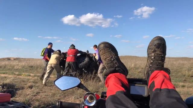 едем, едем а соседнее село.... 300 километров, ....едем, едем .... смотреть онлайн