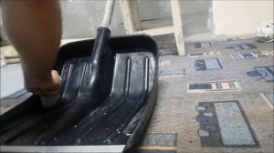 Что сделать, чтобы снег не прилипал к лопате. Лайфхак от лыжника