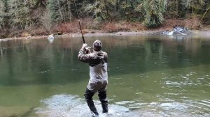 МАЛЕНЬКАЯ ГОРНАЯ РЕКА - ОГРОМНАЯ РЫБА! РЫБАЛКА НА БЕЛОГО ОСЕТРА НА СЕВЕРО - ЗАПАДЕ США.