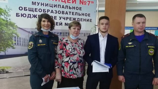 Школьник бросился в штормовое море спасать тонущего мужчину. Больше никто не решился... смотреть онлайн