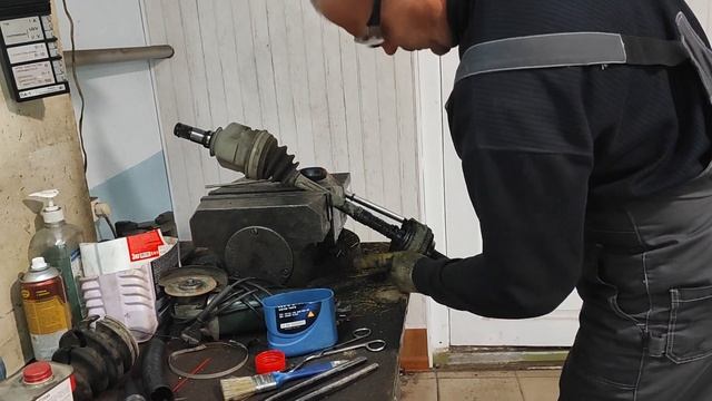 Снятие шруса с привода. Toyota Carina E. смотреть онлайн