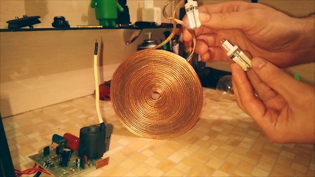 Бифилярная катушка Тесла и строчный трансформатор Самодельный электрошокер смотреть онлайн