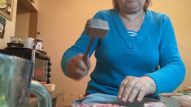 Как я отбиваю куриные шейки , чтобы покормить уличных котиков смотреть онлайн