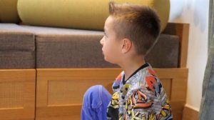 УЧИМ Брата Делиться! Как Играть ВМЕСТЕ Без ИГРУШЕК!