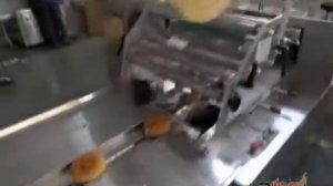 Нанесение этикеток аппликатором на конвейере