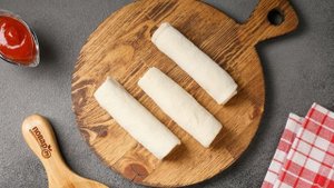 Сосиски в тесте По-новому с кетчупом и сыром
