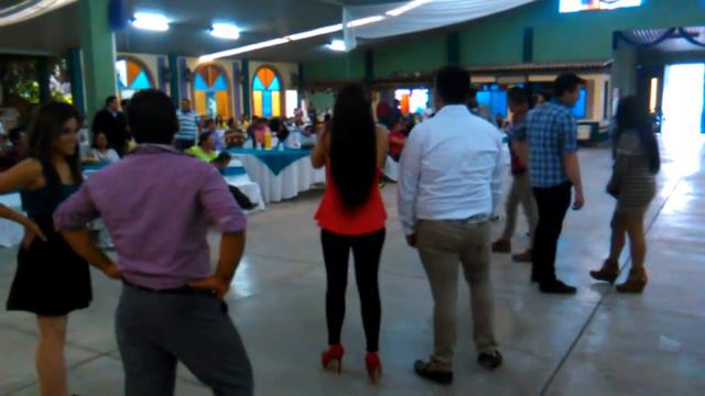 A qui en la posada bailando la rabiosa смотреть онлайн