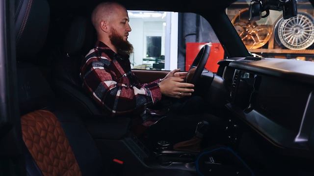 Новый Ford Bronco из США. Перетяжка салона от Eastline Garage