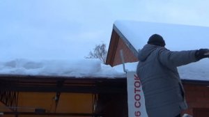 Приспособление (скребок-снегорез) для очистки крыш от снега своими руками Легкая уборка снега с кры