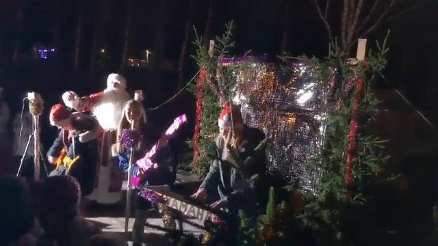 01 января 2024 Логойск Луговой песня из сериала Плакса в исполнении детей района. Новый год смотреть онлайн