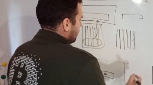 матка + несколько пчел на рамке, как спасти матку пчел зимой?