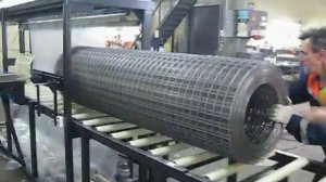 Как упаковать в плёнку большой рулон.Упаковка рулонов сетки