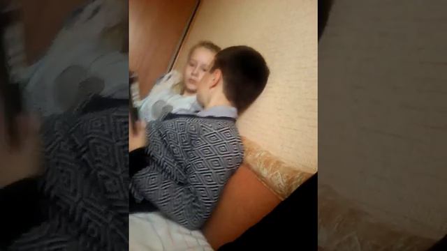 О чём говорят парень с девушкой смотреть онлайн