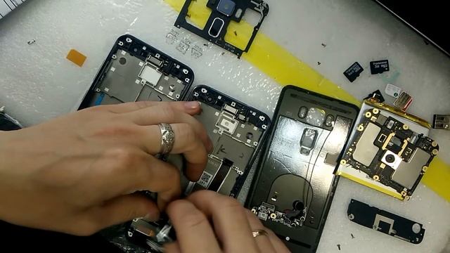 Как заменить дисплей на Asus Zenfone 3 ZE520KL смотреть онлайн