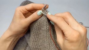 Джемпер для мальчика/подростка/вяжем спицами/простой узор/рост 152-158 см/Часть1