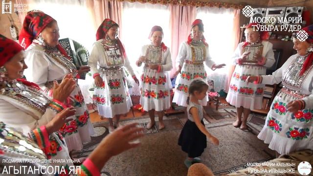 Александра уже танцует по-марийски, а вы куштыда?