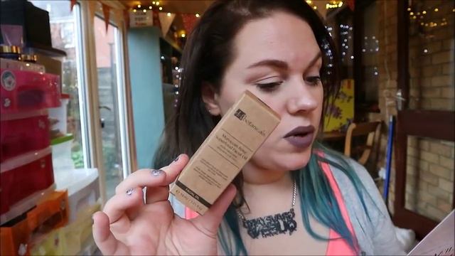 GLOSSYBOX UK UNBOXING JANUARY 2018 смотреть онлайн