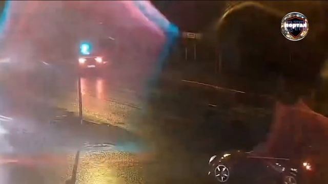 Перейти на красный не спеша: женщина попала под колёса автомобиля в Волгограде смотреть онлайн