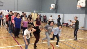 Зарядка с родителями в Новой школе