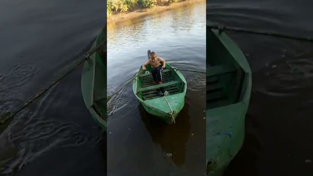 На моторке Миша рулит смотреть онлайн