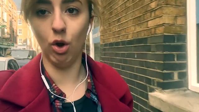 Хохлушка в Лондоне. Расизм и мат. Pilot смотреть онлайн