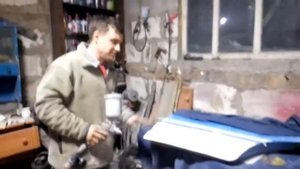 Подготовка покраски автомобиля. Покраска автомобиля акриловой краской. Покраска двери ВАЗ 2101