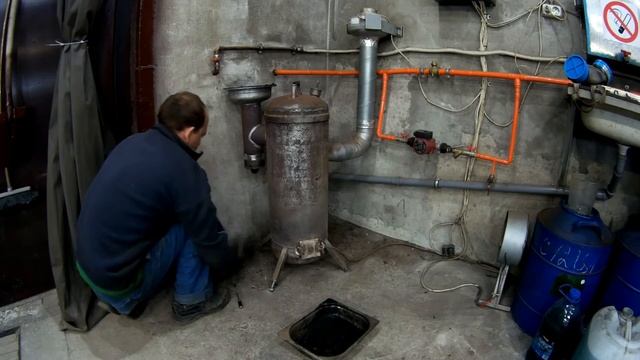 Печь на отработанном масле. Чистка теплообменника. смотреть онлайн