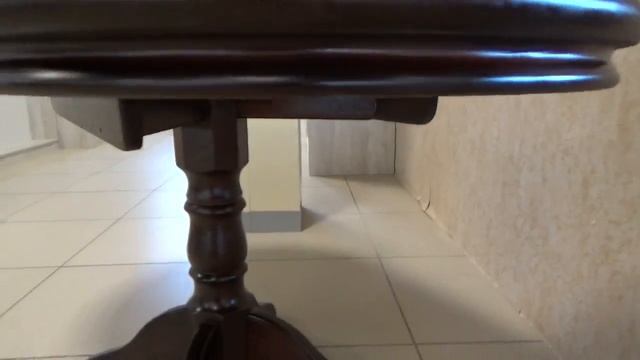 Стол овальный на одной точеной ноге из дерева смотреть онлайн