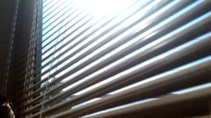 Чтобы жалюзи не шатались