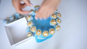 Мастер класс: Сладкий подарок в коробке с конфетами Ferrero Rocher I Что подарить на свадьбу?