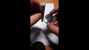 Ориентация стрелки компаса.